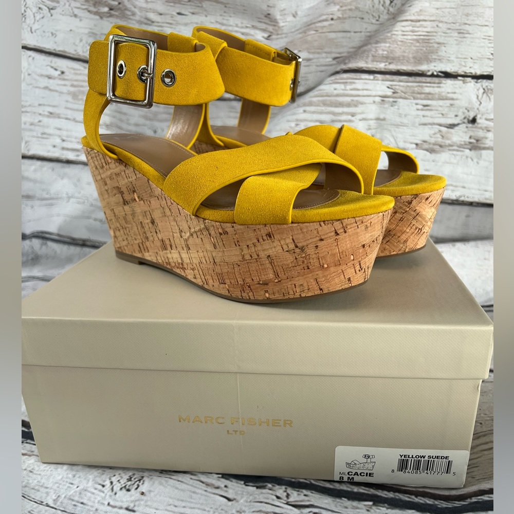 NEVER WORN Marc Fisher LTD size 8 Platform sandals